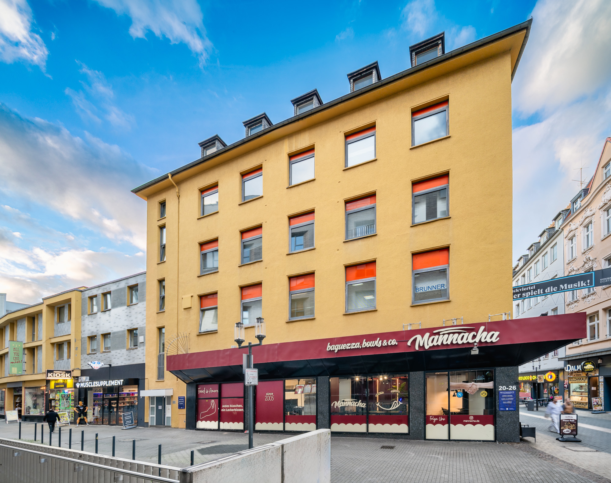 Direkt vom Eigentümer: lichtdurchflutete Verkaufsfläche mit breiter Fensterfront in 1A-Lage - brueckstr-20-26-hohe-luft-mannacha-web