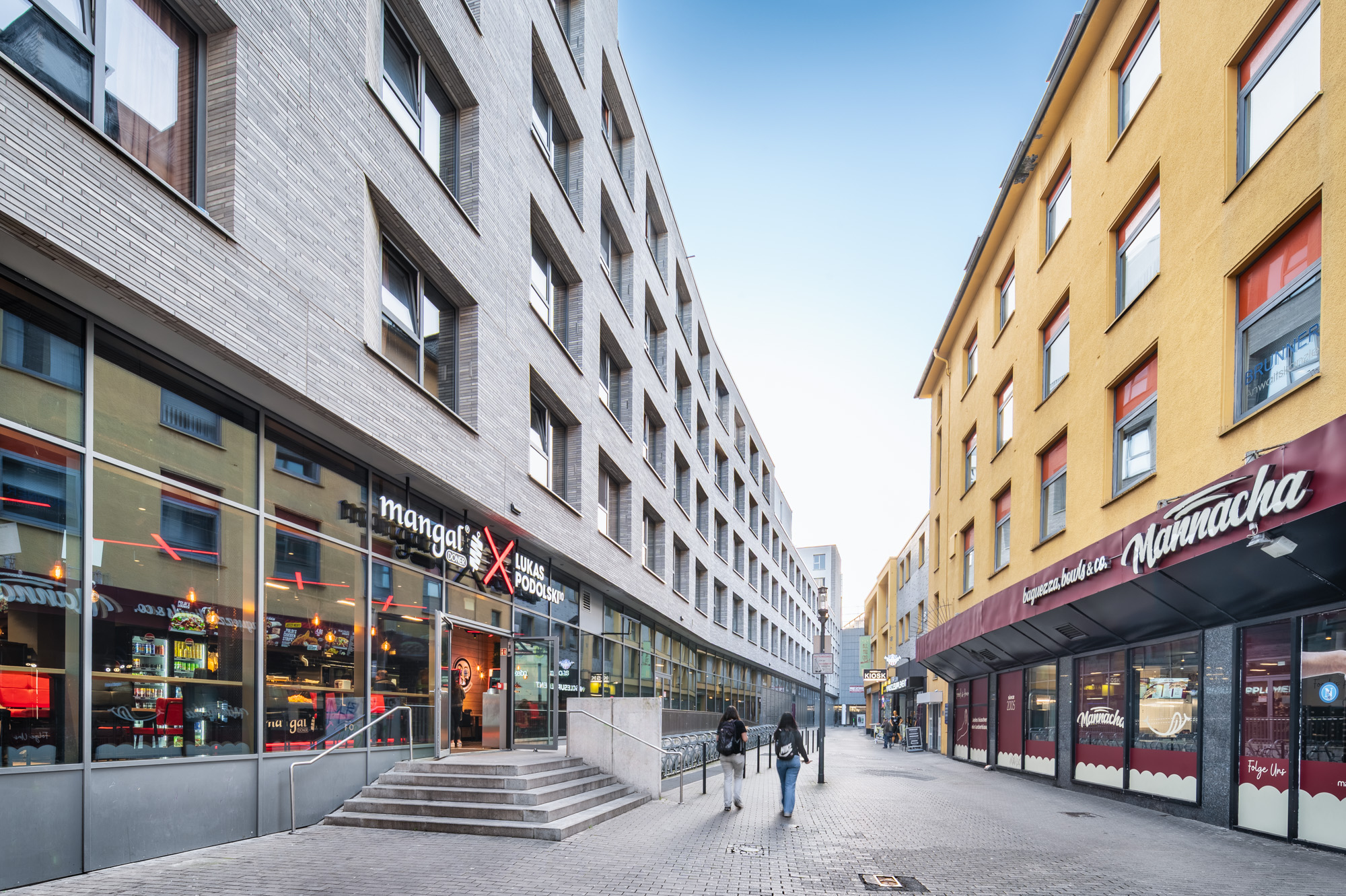 Direkt vom Eigentümer: lichtdurchflutete Verkaufsfläche mit breiter Fensterfront in 1A-Lage - hohe-luft-von brueckstrasse-aus-web