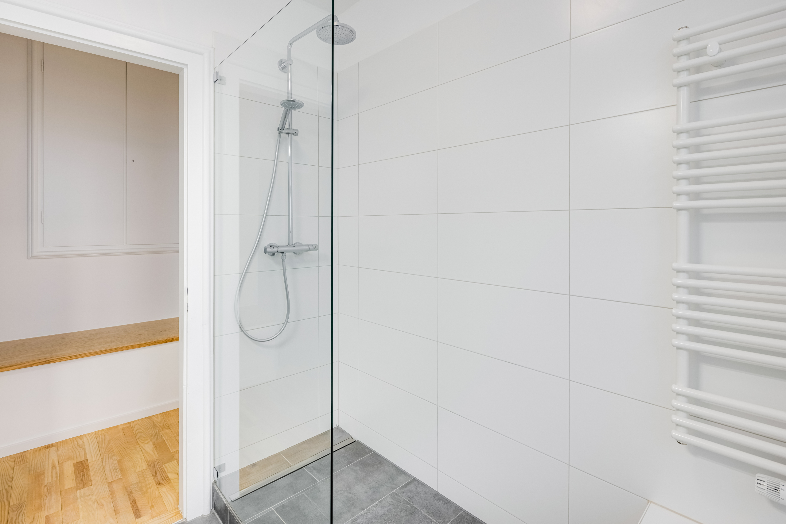 Direkt vom Eigentümer: Helle Altbauwohnung mit Balkon am Sendlinger Tor - Badezimmer_Ansicht 2