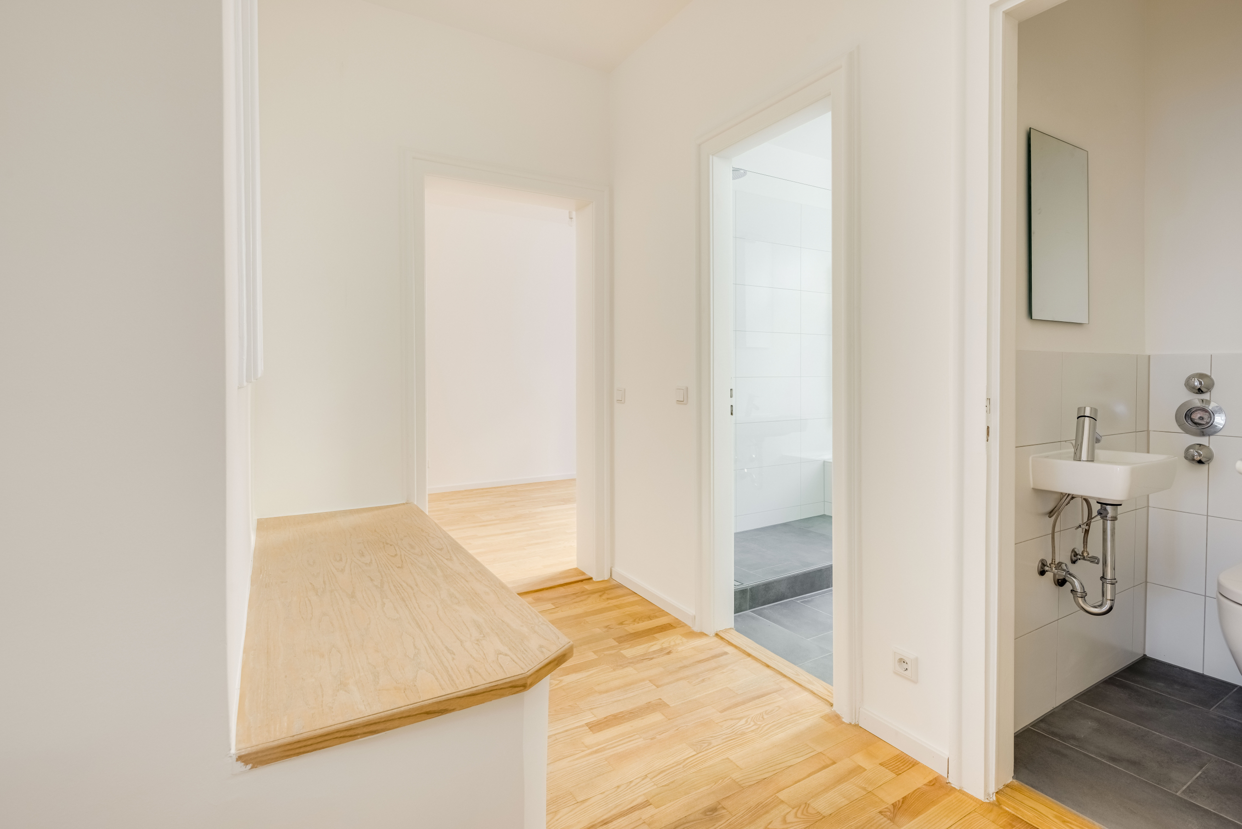 Direkt vom Eigentümer: Helle Altbauwohnung mit Balkon am Sendlinger Tor - Diele