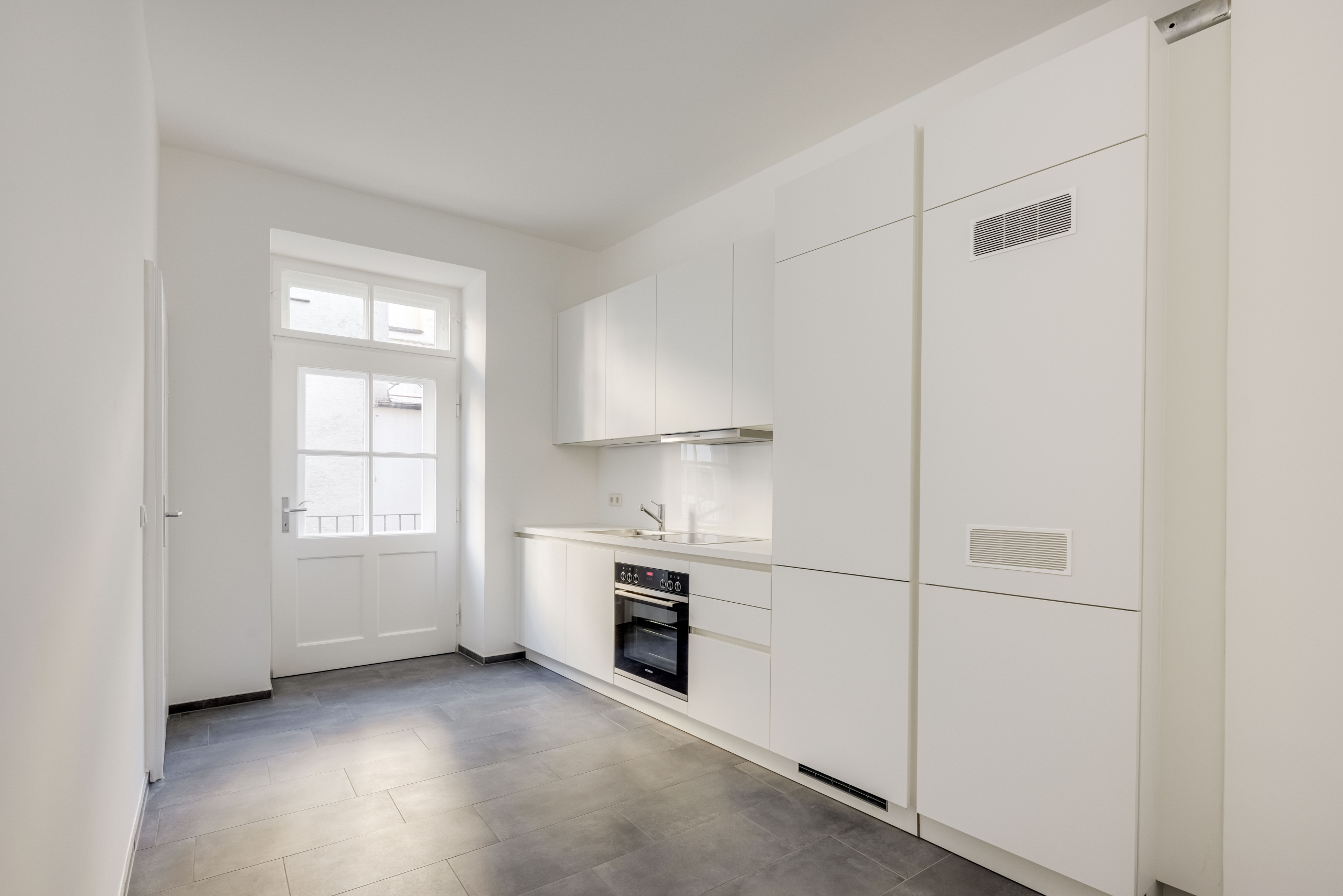 Direkt vom Eigentümer: Helle Altbauwohnung mit Balkon am Sendlinger Tor - Küche