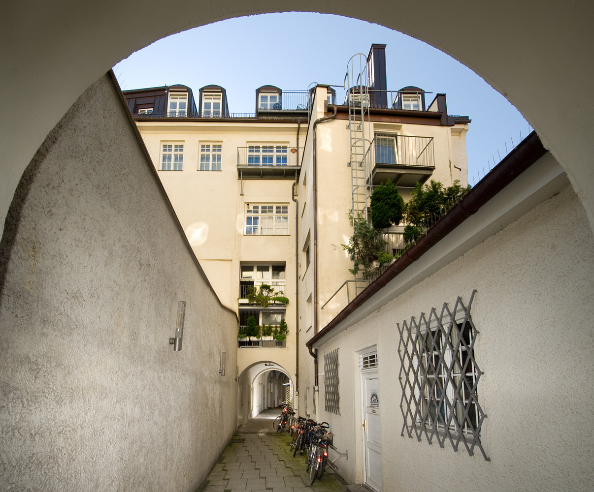 Direkt vom Eigentümer: Helle Altbauwohnung mit Balkon am Sendlinger Tor - Passage zur Sendlinger Straße