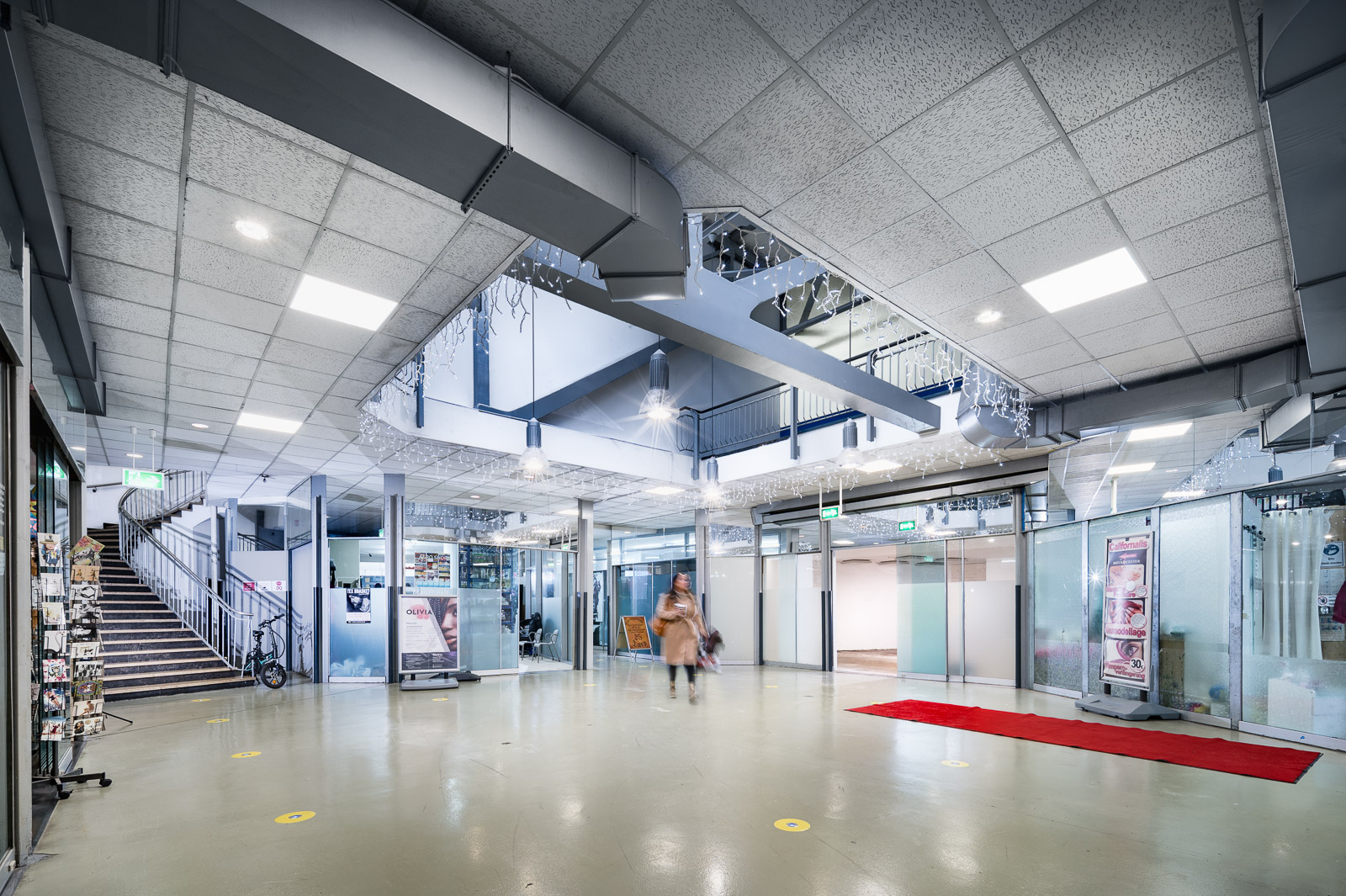 brueckcenter-laden-platz-blick-hinten-2-web[1]