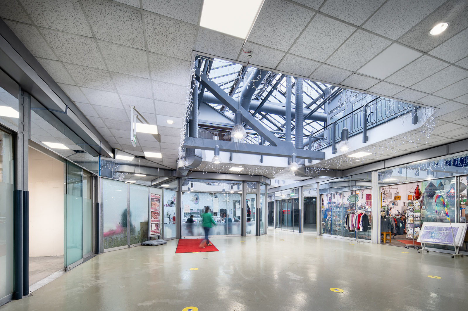 brueckcenter-laden-platz-blick-vorne-2-web[1]