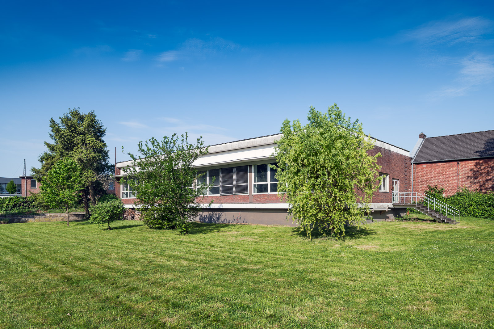 industriepark-terrania-buero-a40-garten-ueber-eck-web