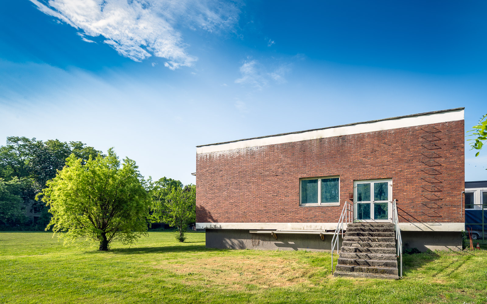industriepark-terrania-buero-a40-hinterausgang-web