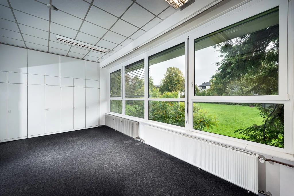 Direkt vom Eigentümer: Bürokomplex mit Nutzungsmöglichkeit als Leichtlagerhalle - Büro