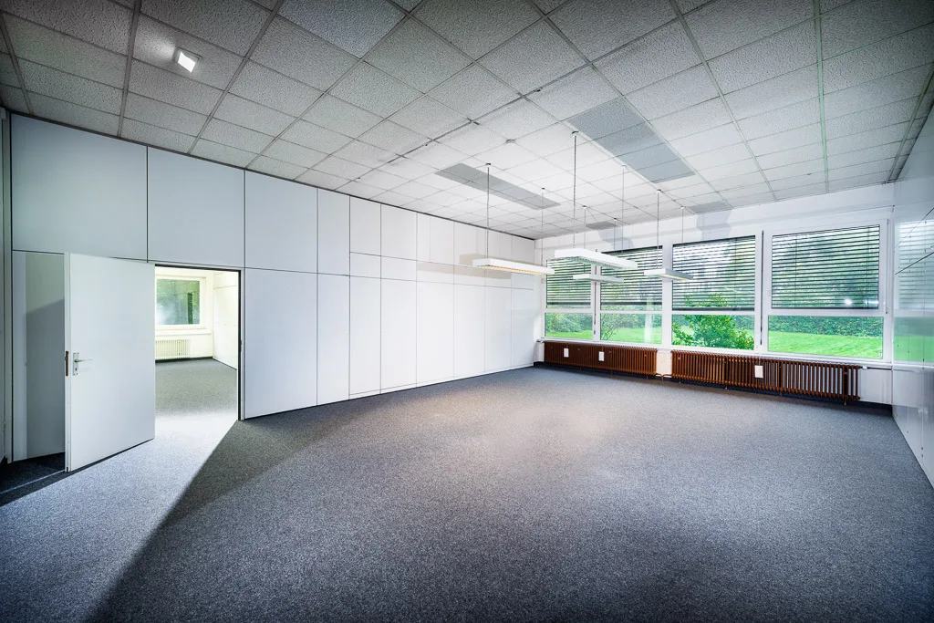 Direkt vom Eigentümer: Bürokomplex mit Nutzungsmöglichkeit als Leichtlagerhalle - Büro