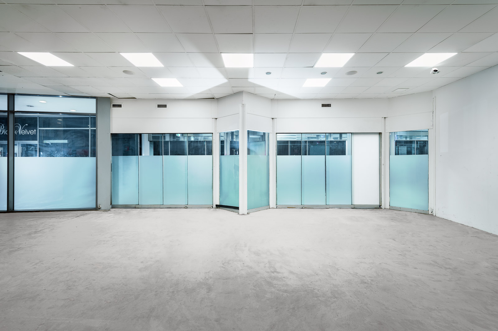 brueckcenter-ladenlokalbrueckstr-re-schiebetueren-b-web