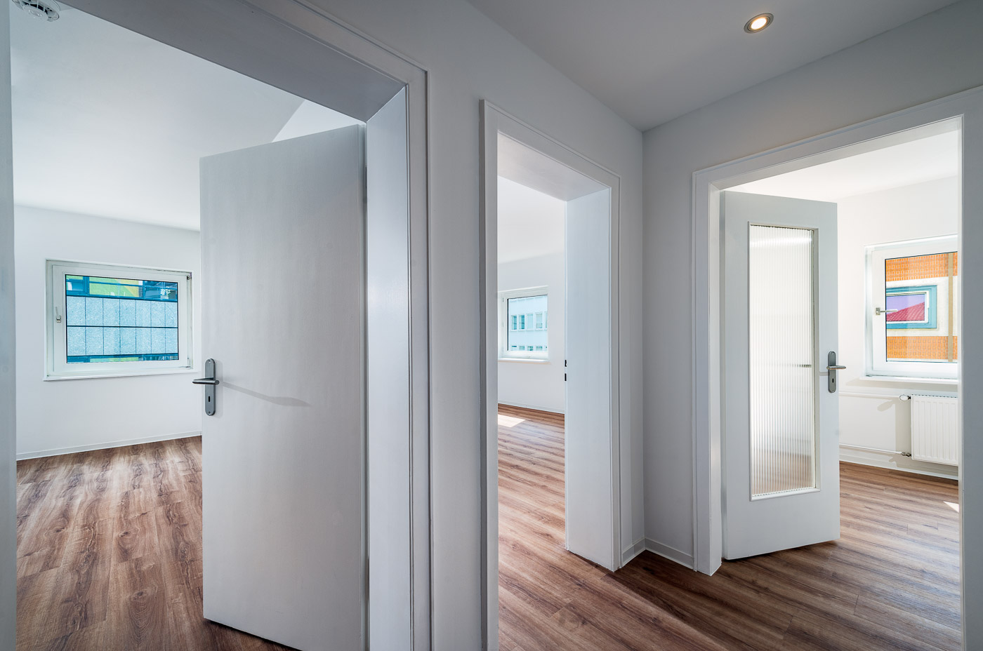 Direkt vom Eigentümer: Modern sanierte Etagenwohnung im Zentrum - bissenkamp-9-2og-re-wohnung-flur-web