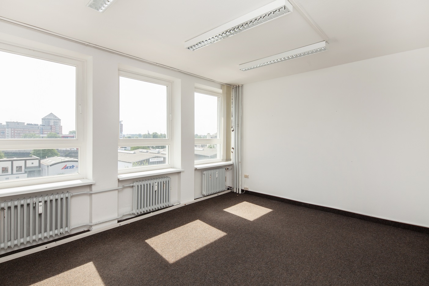 Büro 3 Fenster Hinterhof