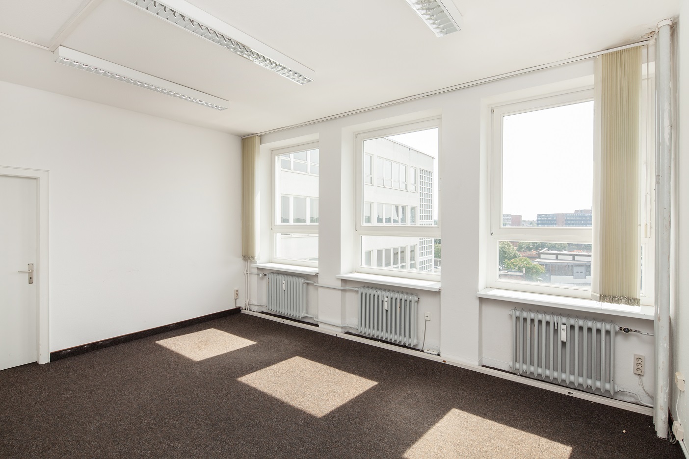 Büro 3 Fenster Hinterhof