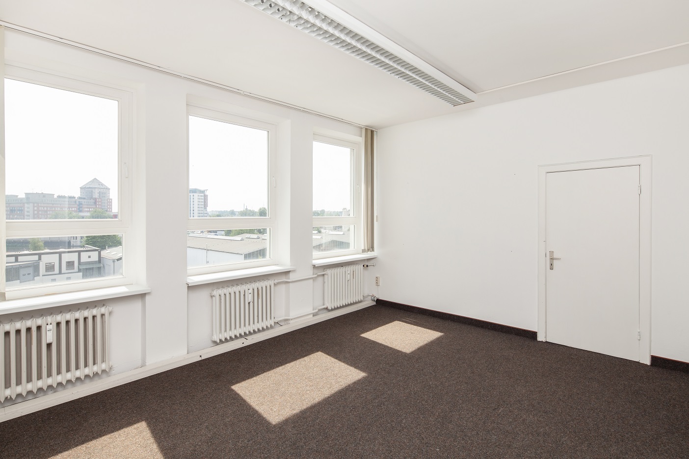 Büro 3 Fenster Hinterhof