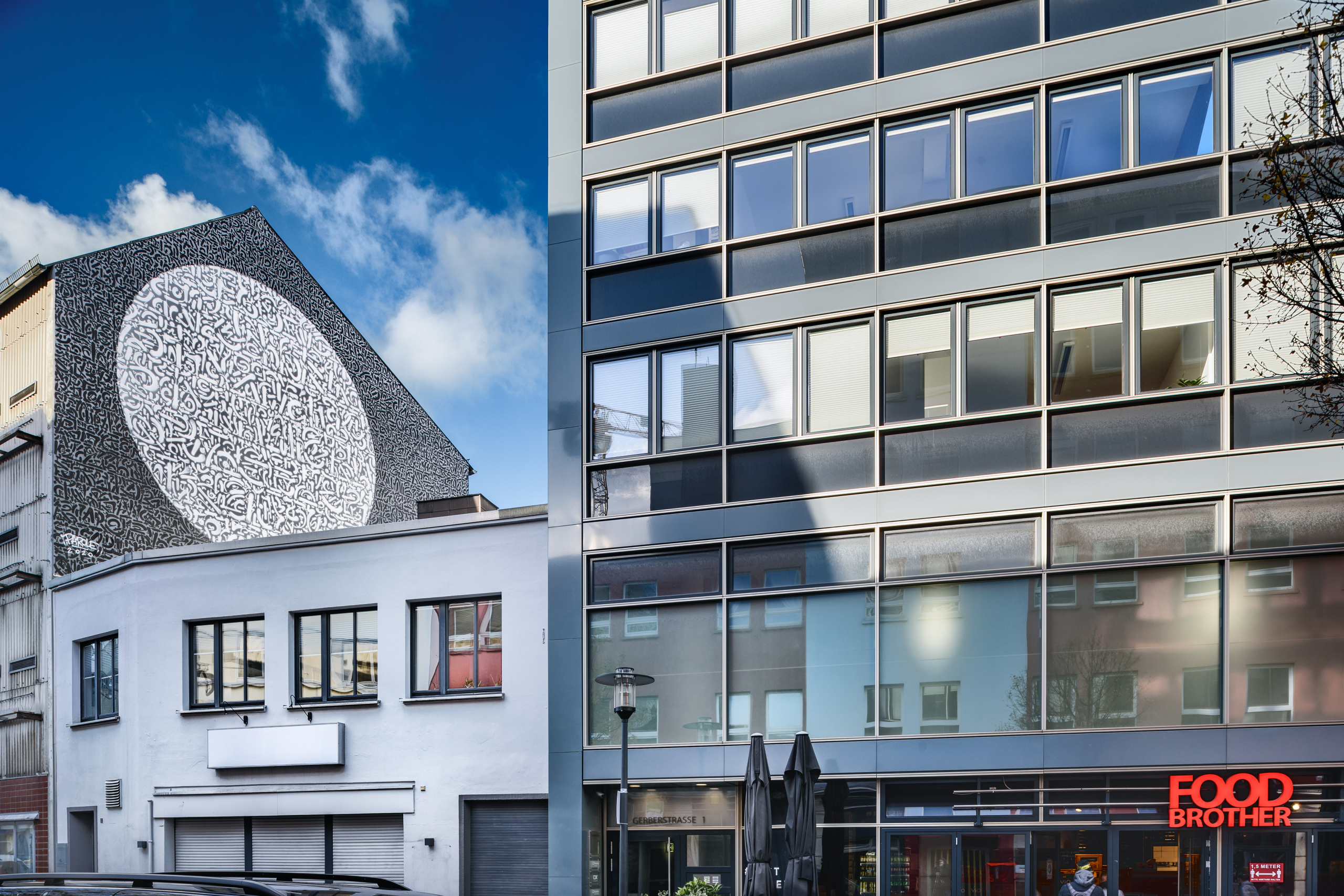 Direkt vom Eigentümer: Erstbezug! Penthouse-Wohnung mit tollem Blick - fassadenmalerei-gerberstrasse-untersicht-druck