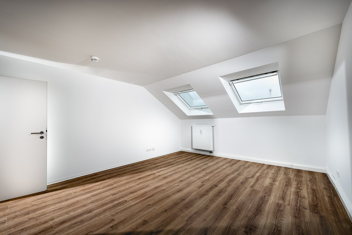 Direkt vom Eigentümer: Erstbezug! Penthouse-Wohnung mit tollem Blick - brueckstrasse-17-5og-raum-a-hofseite-web1