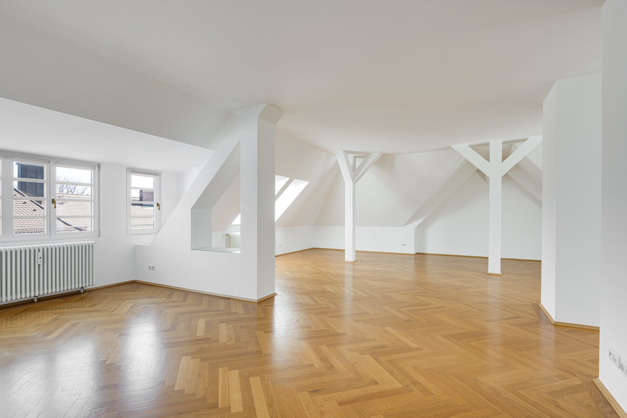 Eigentümer: Mitten in Schwabing - Dachterrassenwohnung in charmantem Altbau - Wohn-/Essbereich