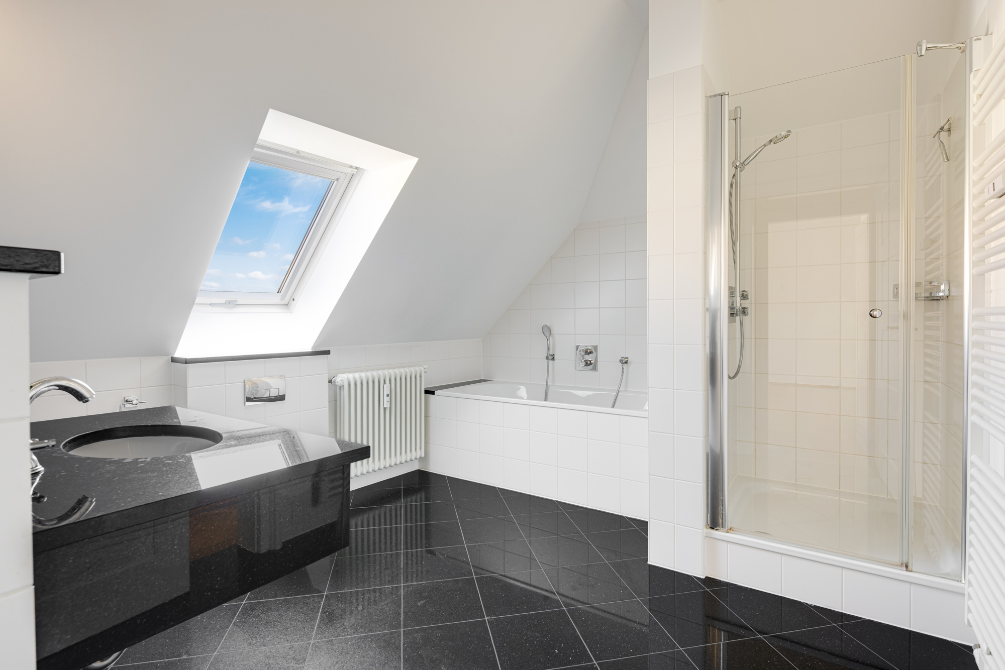 Eigentümer: Mitten in Schwabing - Dachterrassenwohnung in charmantem Altbau - Badezimmer