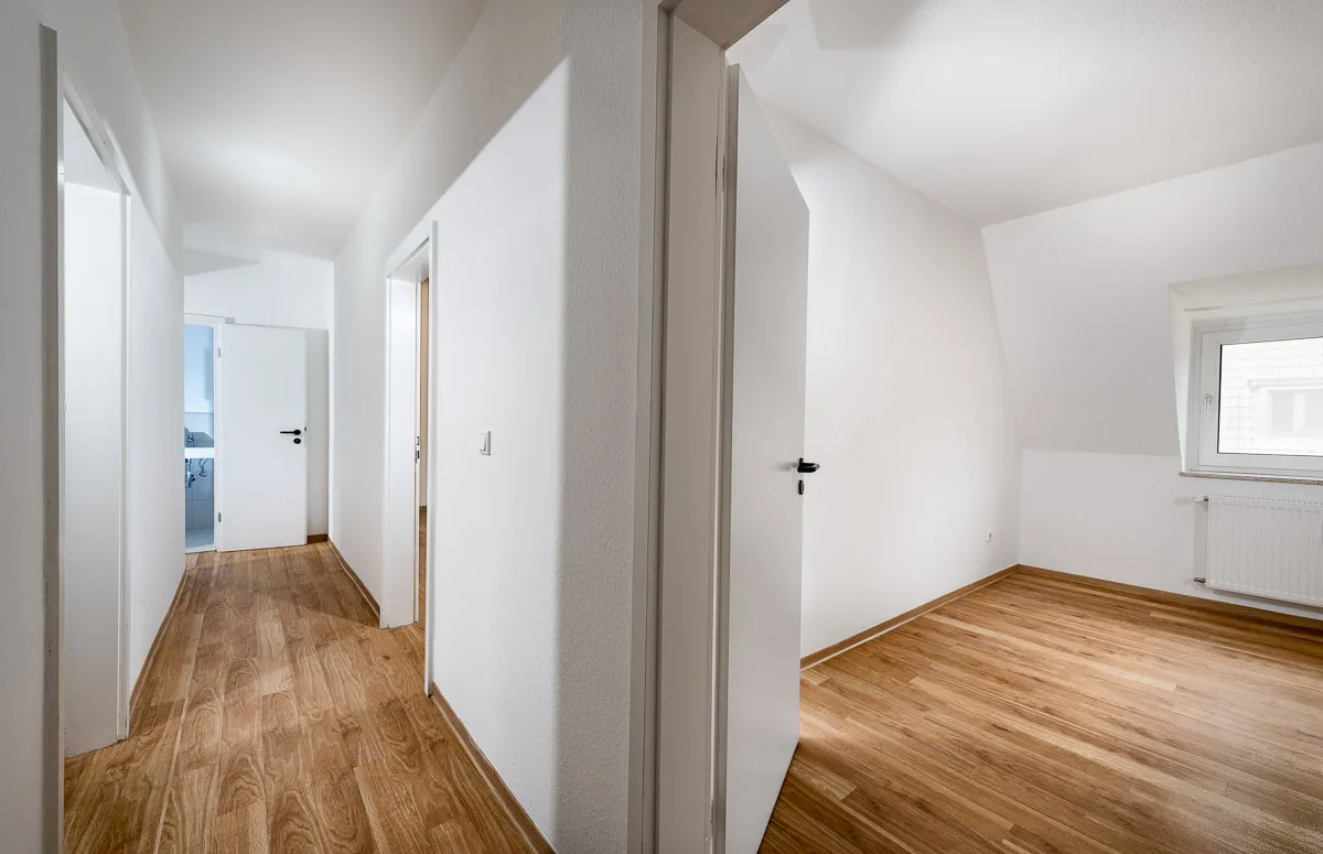 Direkt vom Eigentümer! Moderne 3- Zimmer-Wohnung im Zentrum von Dortmund - brueckstr-15-dachgesch-flur-web[1]