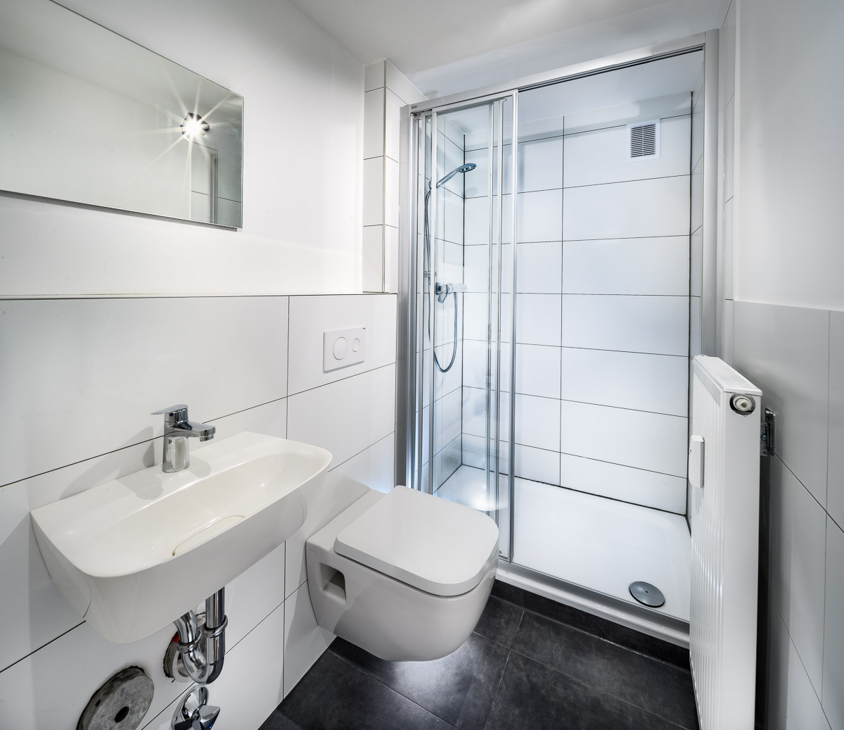 Direkt vom Eigentümer: Moderne, lichtdurchflutetes 2-Zimmer Appartement in Hochschulnähe - buelowstrasse-14-2og-nr9-bad-web