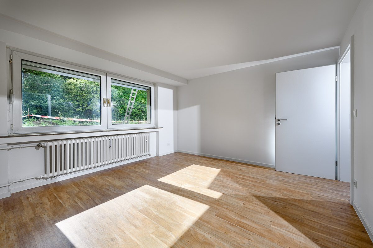 Direkt vom Eigentümer: Souterrainwohnung in zentraler Lage von Brühl! - Wohnzimmer