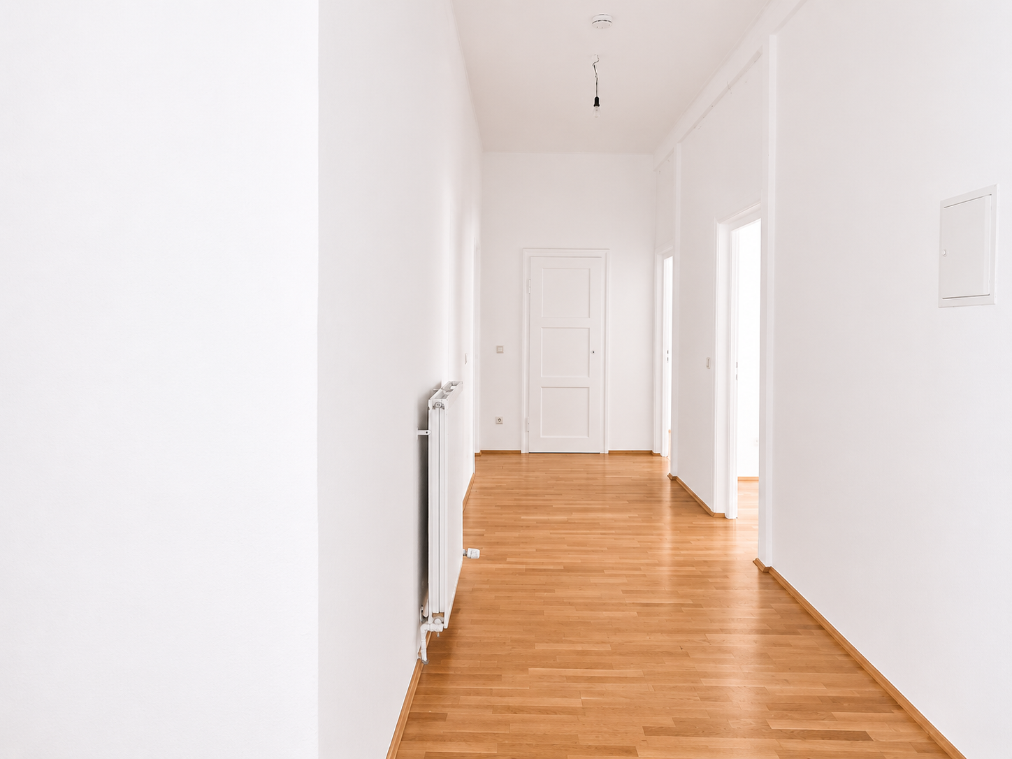 Direkt vom Eigentümer: Lichtdurchflutete Dachgeschosswohnung mit moderner Wohnküche - Flur