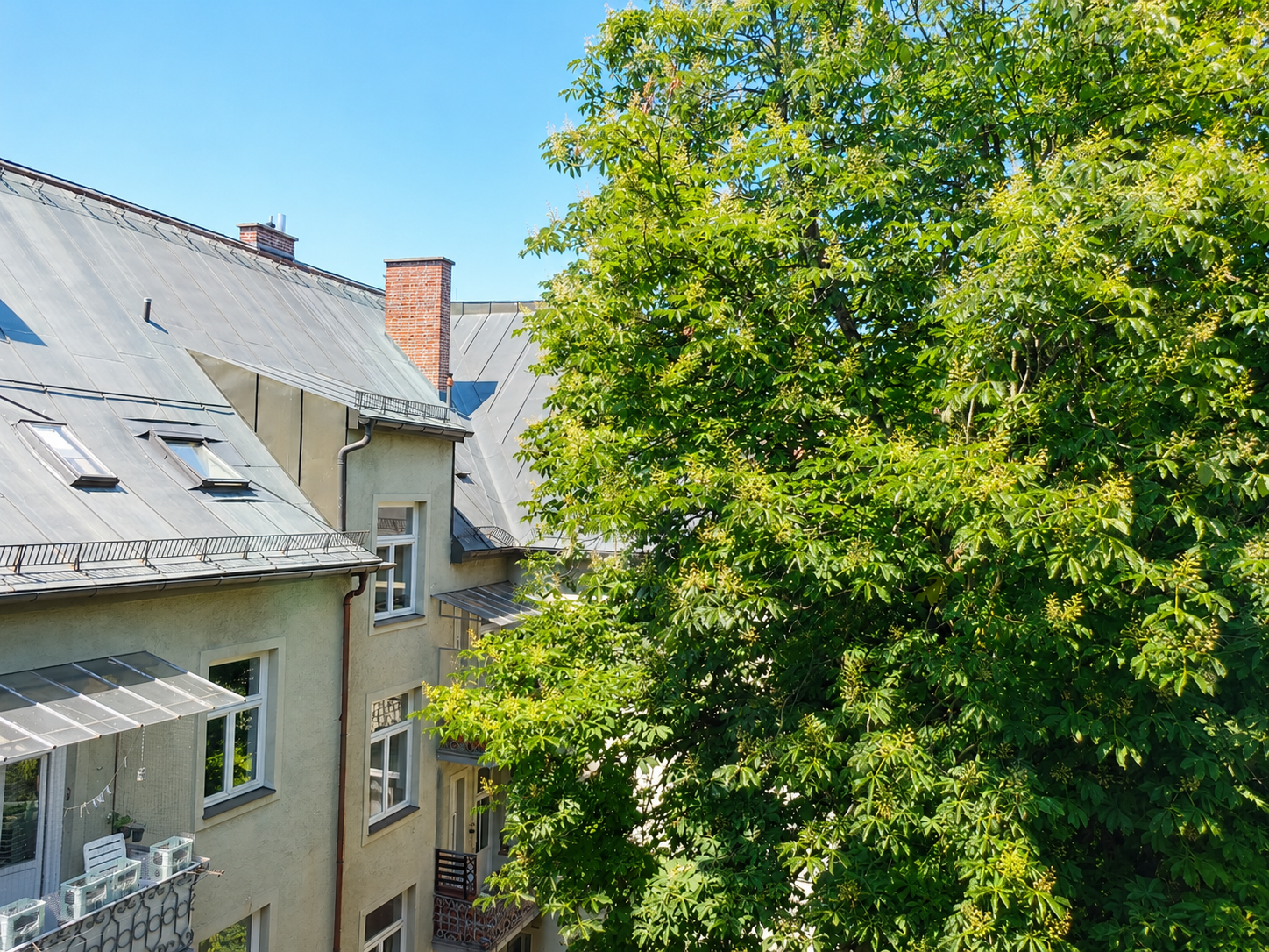 Direkt vom Eigentümer: Lichtdurchflutete Dachgeschosswohnung mit moderner Wohnküche - Ausblick