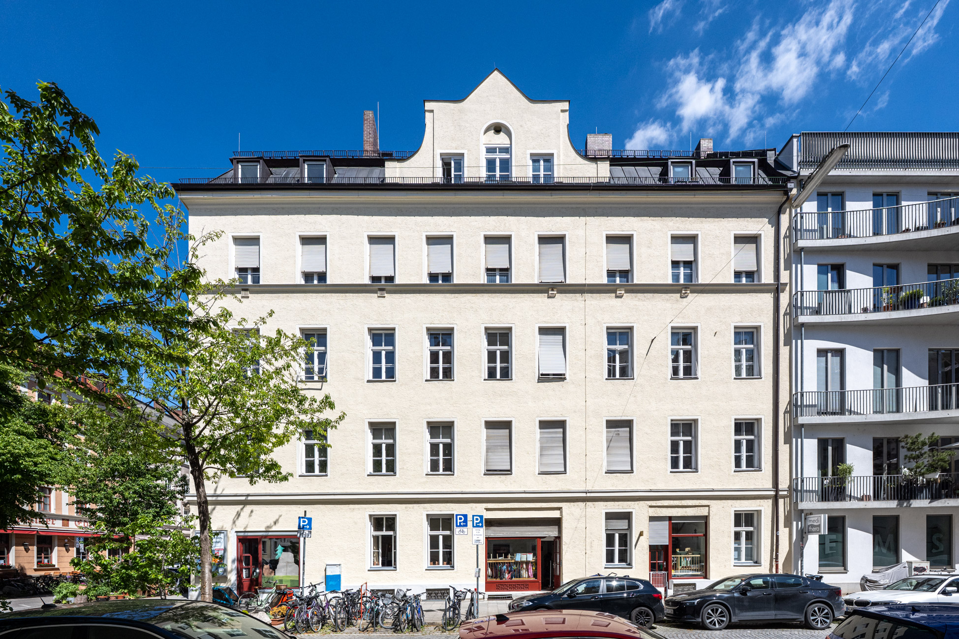 Direkt vom Eigentümer: Lichtdurchflutete Dachgeschosswohnung mit moderner Wohnküche - Außenansicht 2