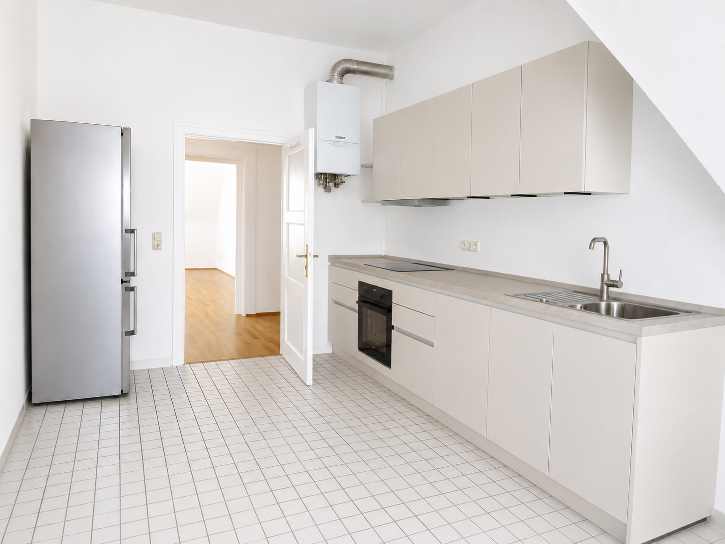 Direkt vom Eigentümer: Lichtdurchflutete Dachgeschosswohnung mit moderner Wohnküche - Küche