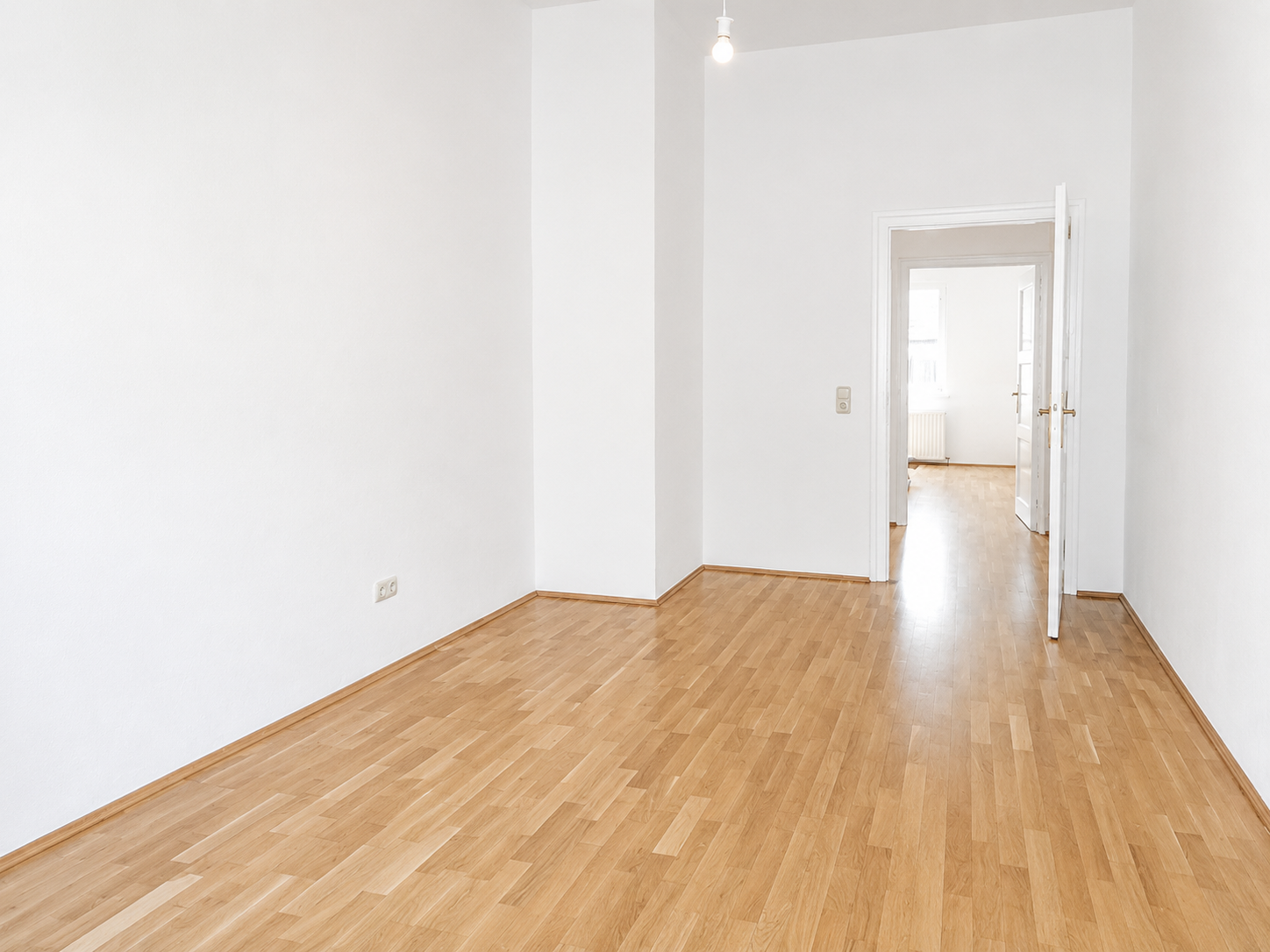Direkt vom Eigentümer: Lichtdurchflutete Dachgeschosswohnung mit moderner Wohnküche - Schlafzimmer