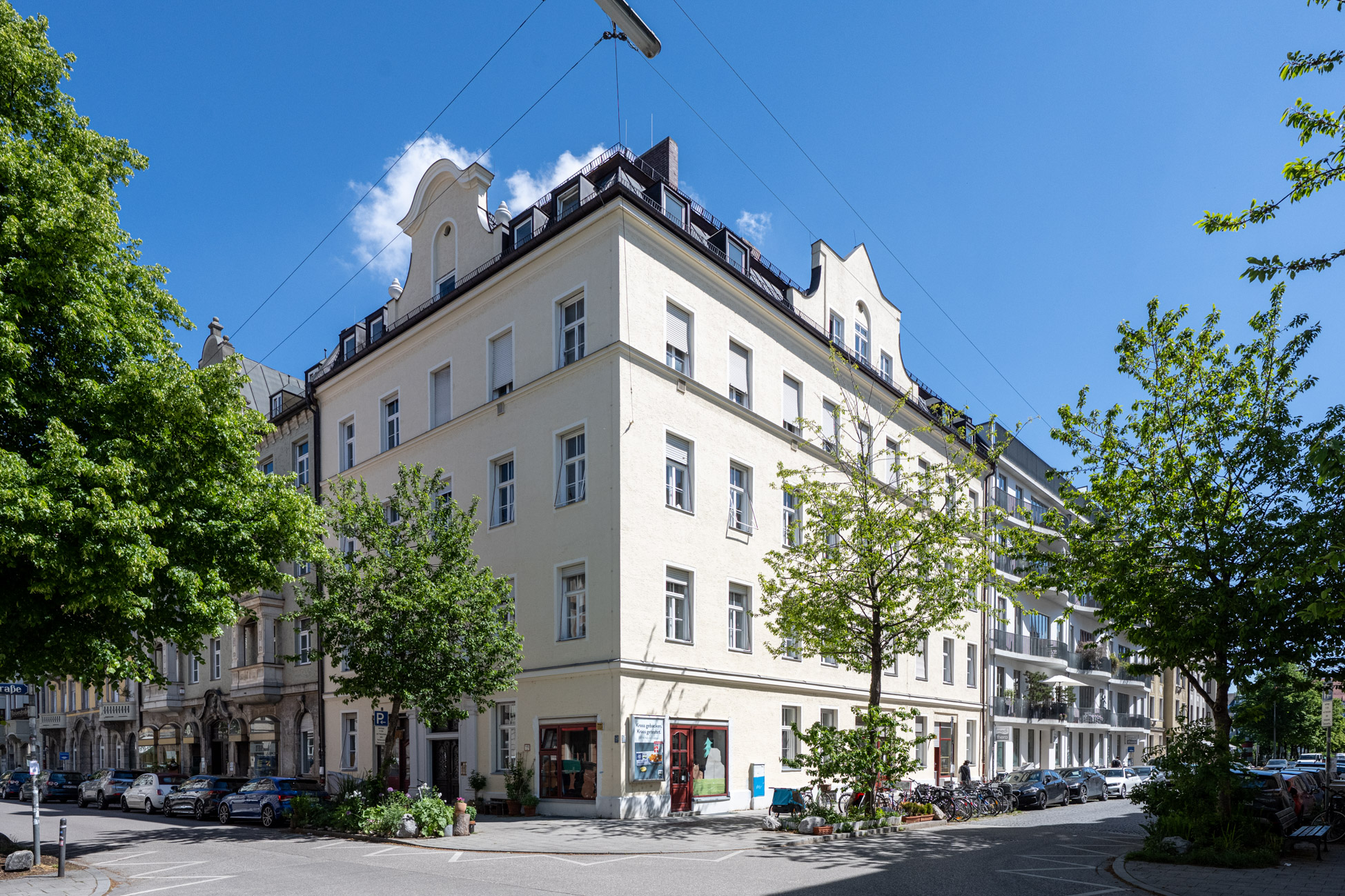 Direkt vom Eigentümer: Lichtdurchflutete Dachgeschosswohnung mit moderner Wohnküche - Außenansicht 1