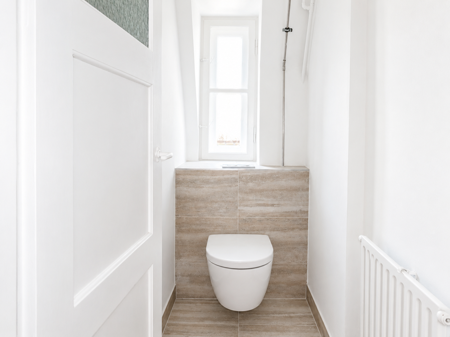 Direkt vom Eigentümer: Lichtdurchflutete Dachgeschosswohnung mit moderner Wohnküche - WC
