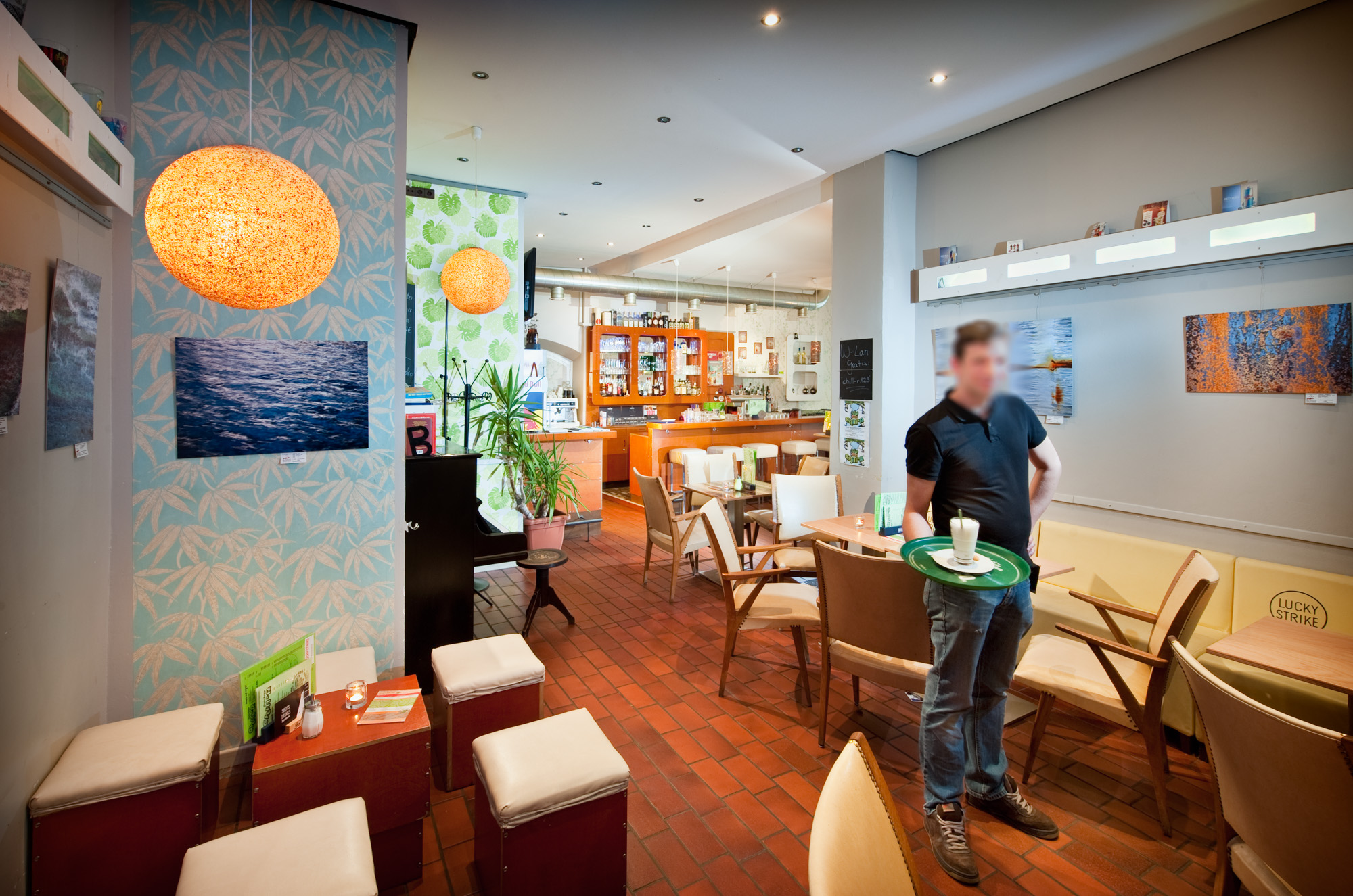 Direkt vom Eigentümer: Gastronomiefläche in Bestlage – flexibel nutzbar & individuell gestaltbar - chill-r-gerberstrasse-tische-web