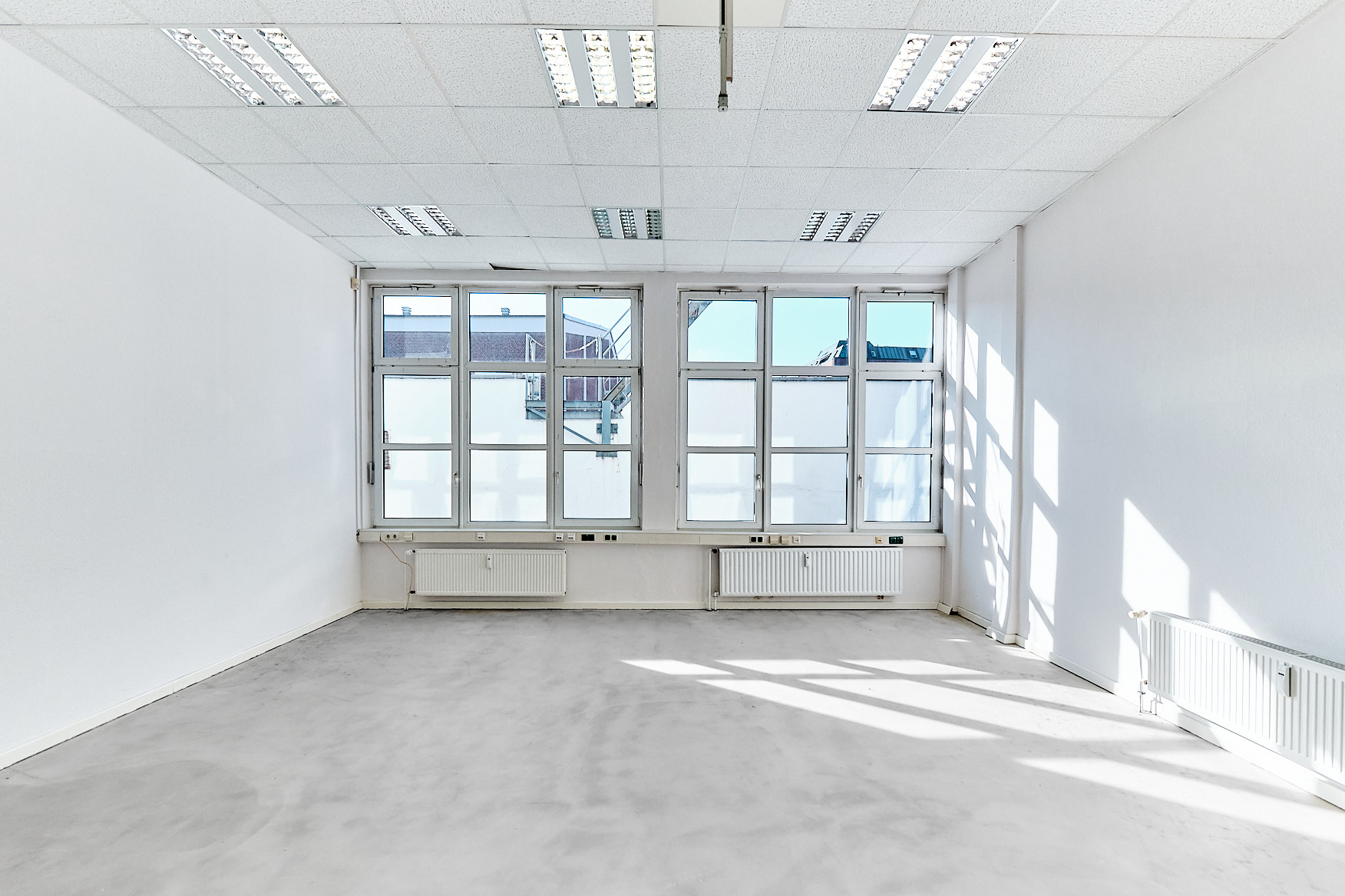 Direkt vom Eigentümer: Großzügige & lichtdurchflutete Büro- oder Schulungsfläche - Innenansicht