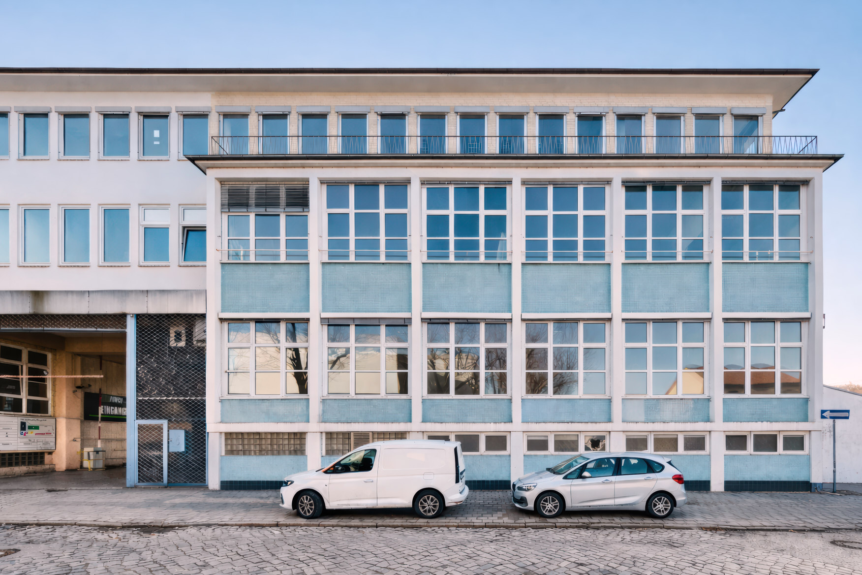 Direkt vom Eigentümer: Großzügige & lichtdurchflutete Büro- oder Schulungsfläche - Außenansicht