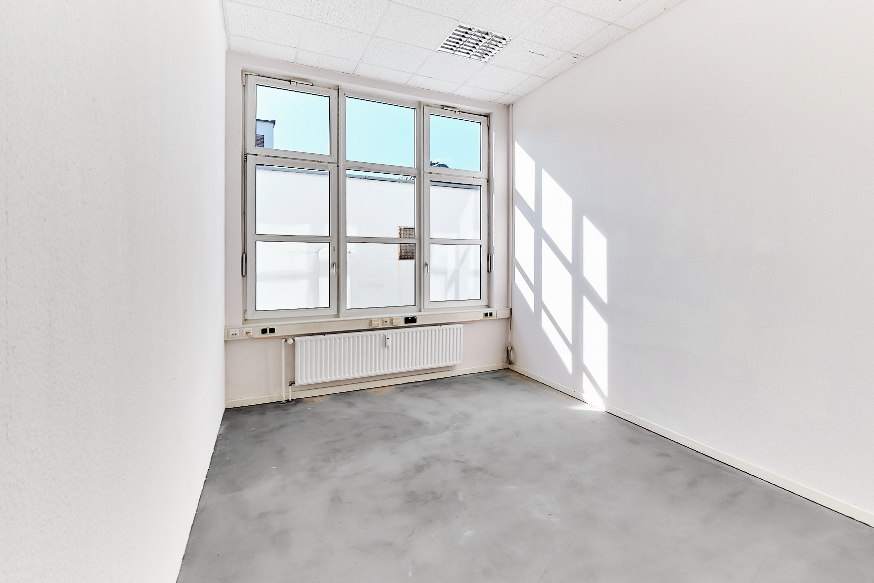Direkt vom Eigentümer: Großzügige & lichtdurchflutete Büro- oder Schulungsfläche - Innenansicht