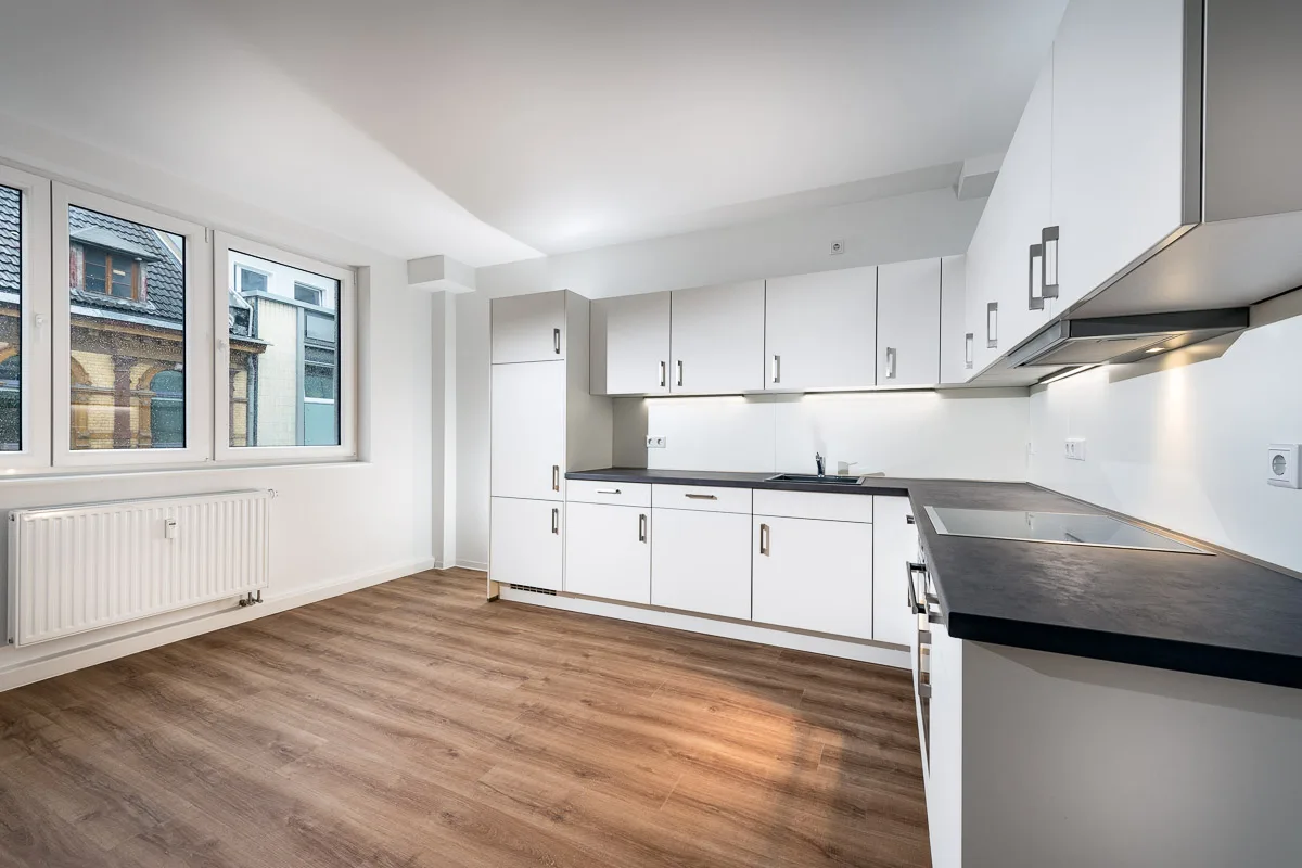Direkt vom Eigentümer: Etagenwohnung mit Einbauküche und großzügiger Raumaufteilung in Stadtmitte - Küche