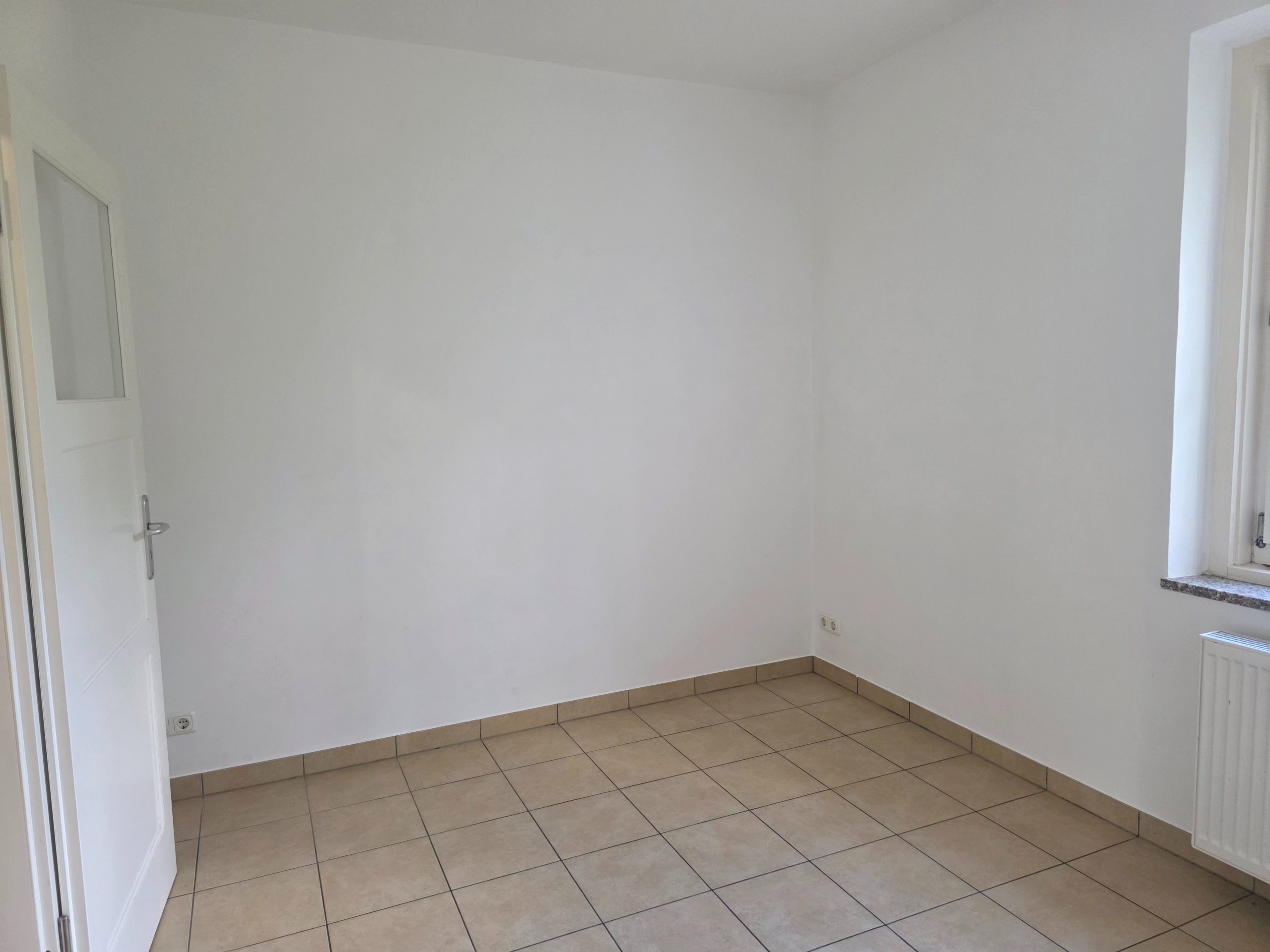 Familien-Wohnung im Herzen von Ottobrunn - Küche Rückseite