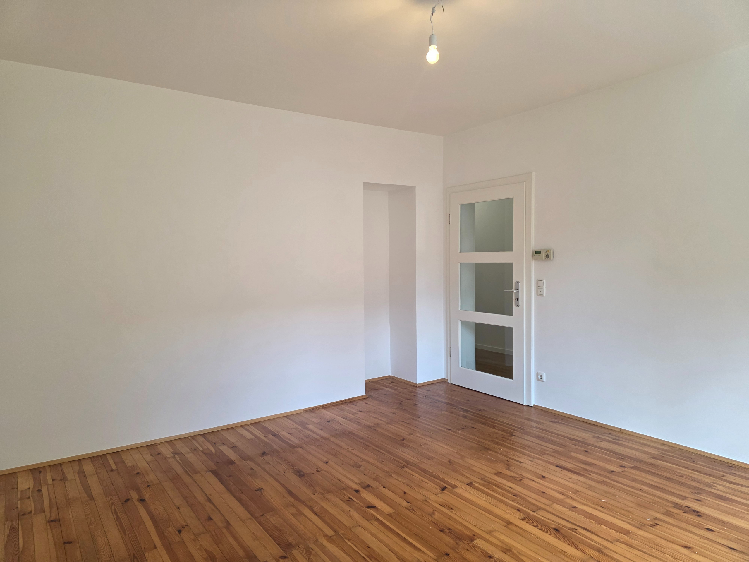 Familien-Wohnung im Herzen von Ottobrunn - Wohnzimmer Rückseite