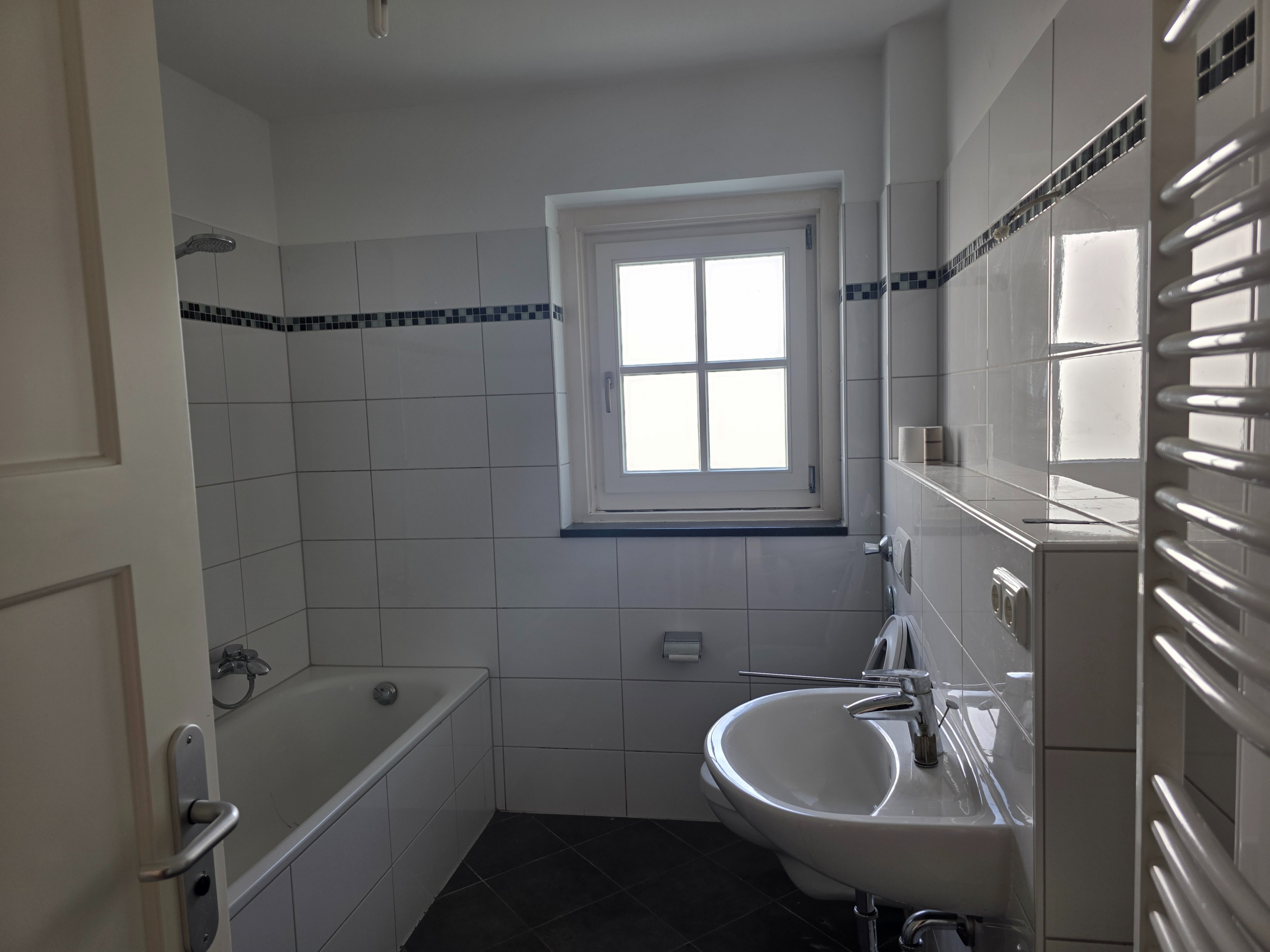 Familien-Wohnung im Herzen von Ottobrunn - Badezimmer