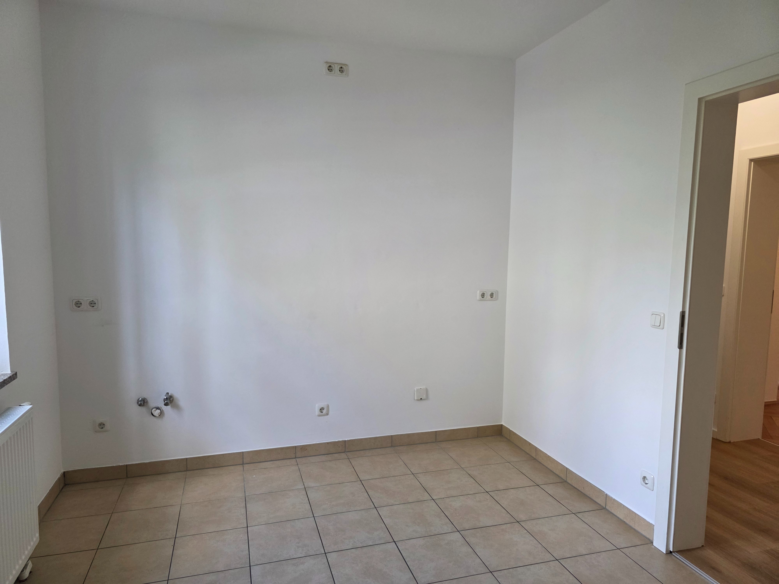 Familien-Wohnung im Herzen von Ottobrunn - Küche Vorderseite