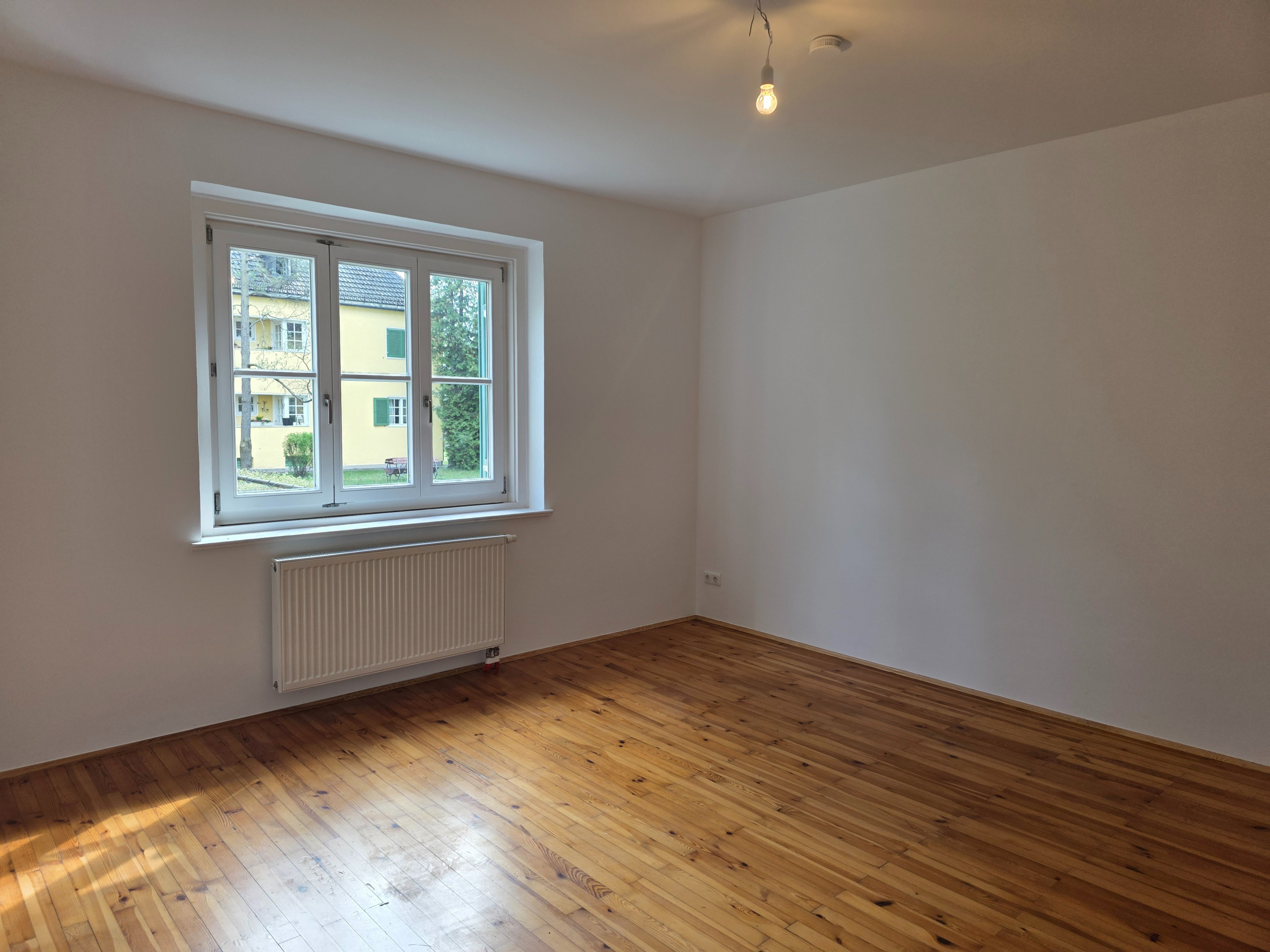 Familien-Wohnung im Herzen von Ottobrunn - Wohnzimmer