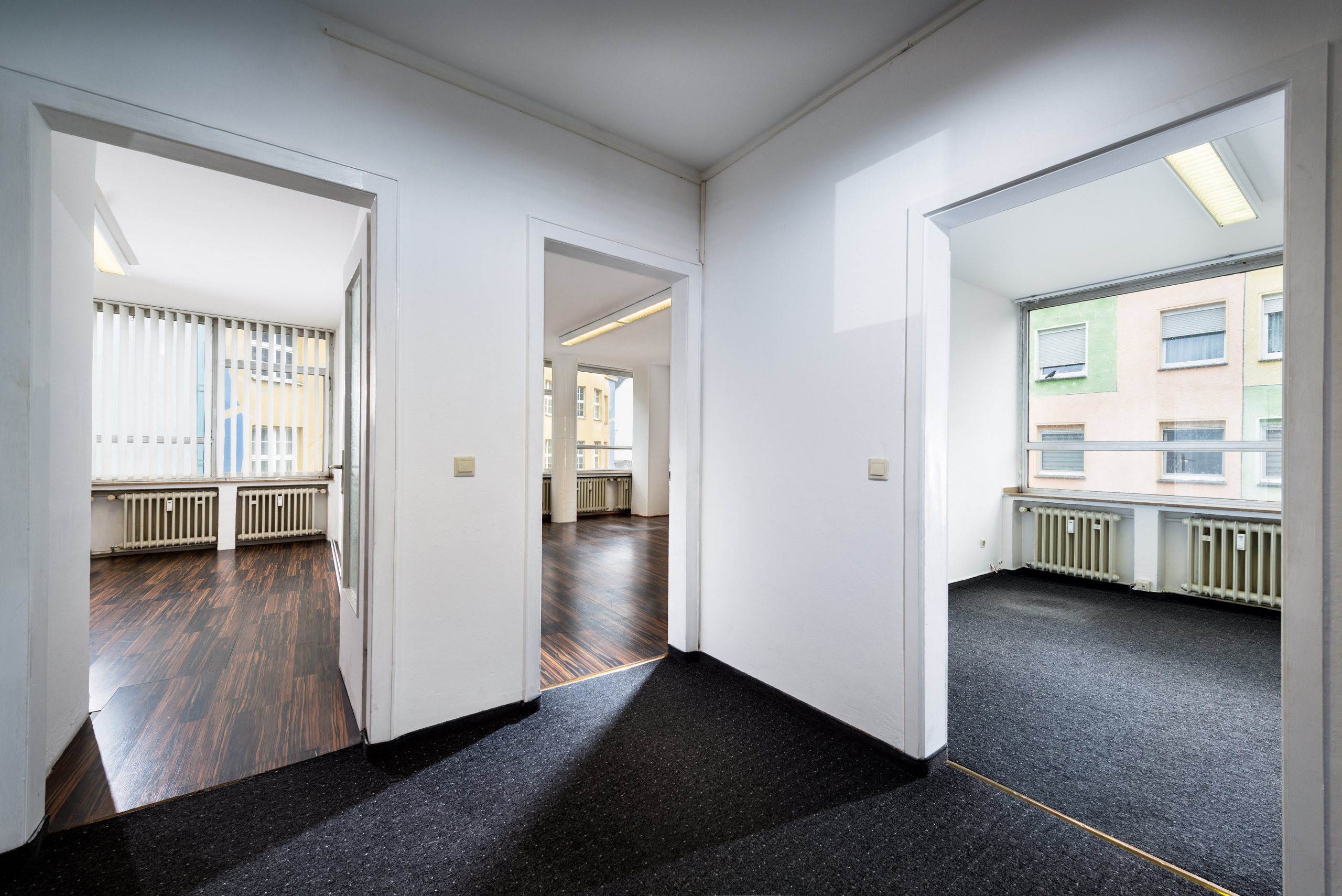 Direkt vom Eigentümer: Helle Bürofläche oder Praxisfläche mit kreativem Ambiente - brueckstrasse-52-3og-flur-druck