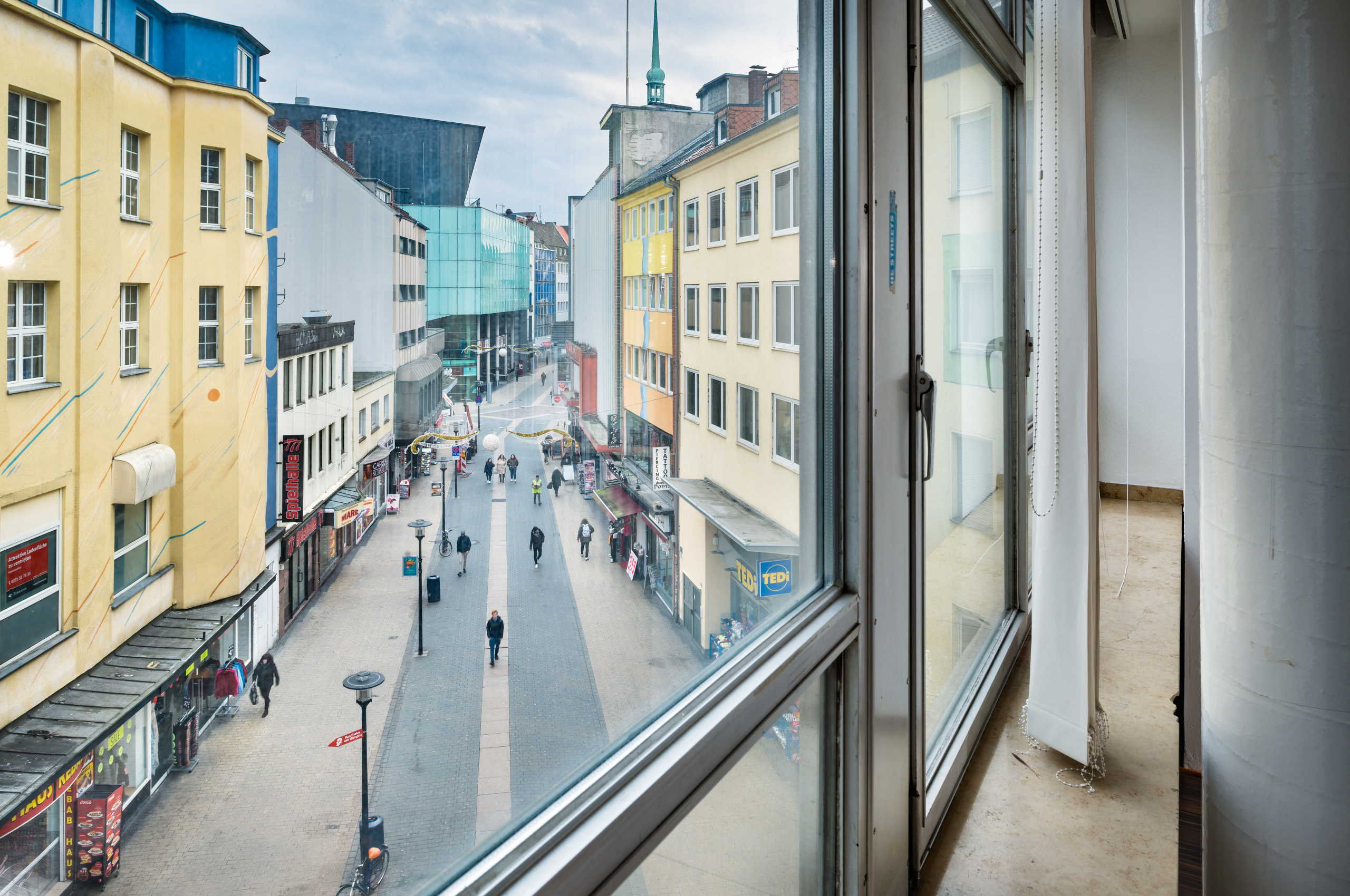 Direkt vom Eigentümer: Helle Bürofläche oder Praxisfläche mit kreativem Ambiente - brueckstrasse-52-3og-ausblick-druck