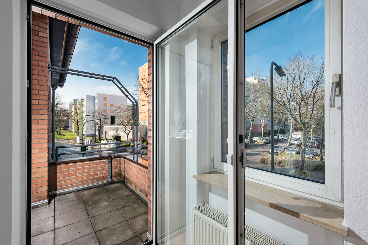 Direkt vom Eigentümer: Helle, moderne 2-Zimmer-Wohnung mit Balkon! - Balkon