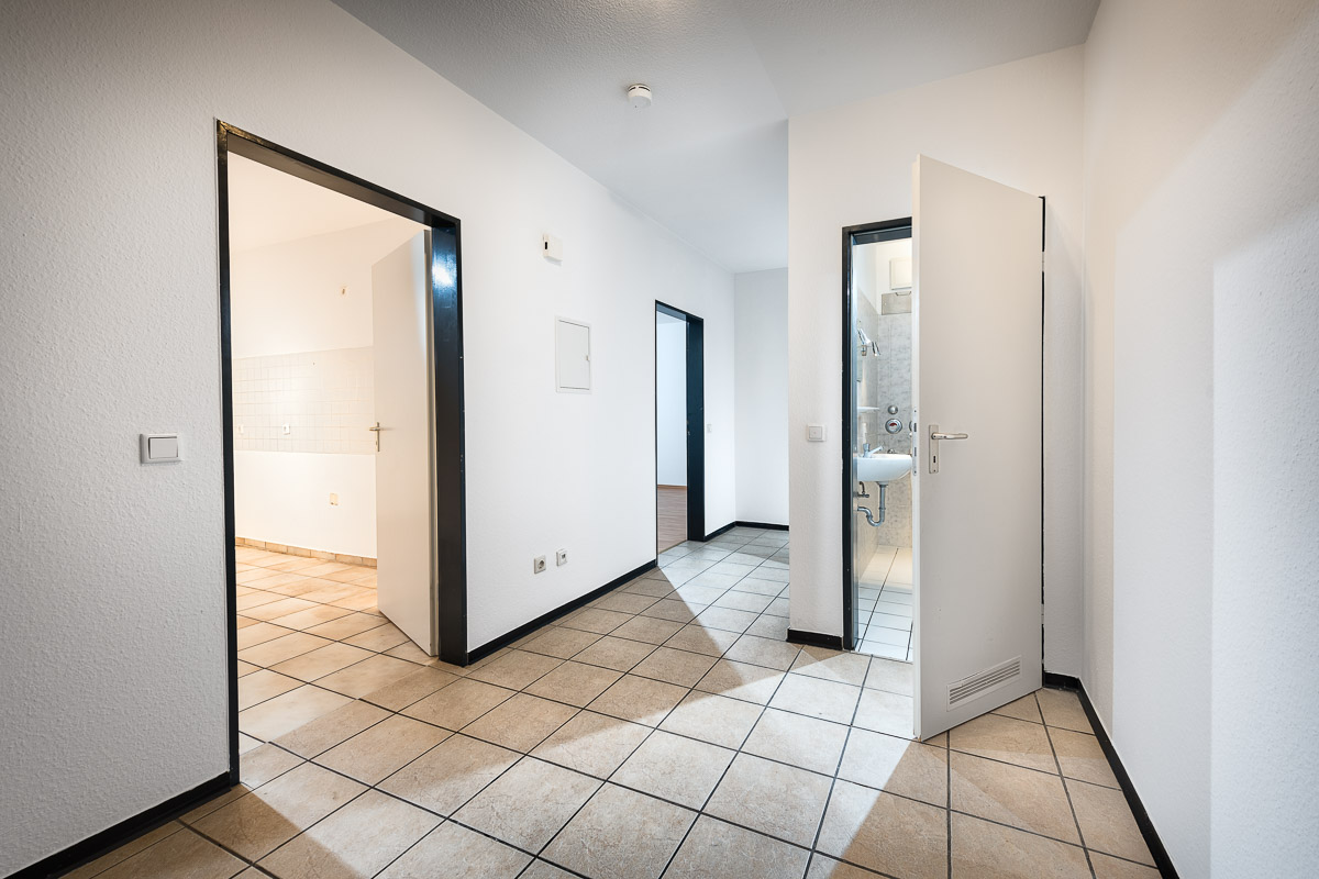 Direkt vom Eigentümer: Helle, moderne 2-Zimmer-Wohnung mit Balkon! - Diele