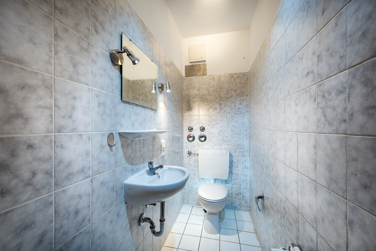 Direkt vom Eigentümer: Helle, moderne 2-Zimmer-Wohnung mit Balkon! - Gäste-WC