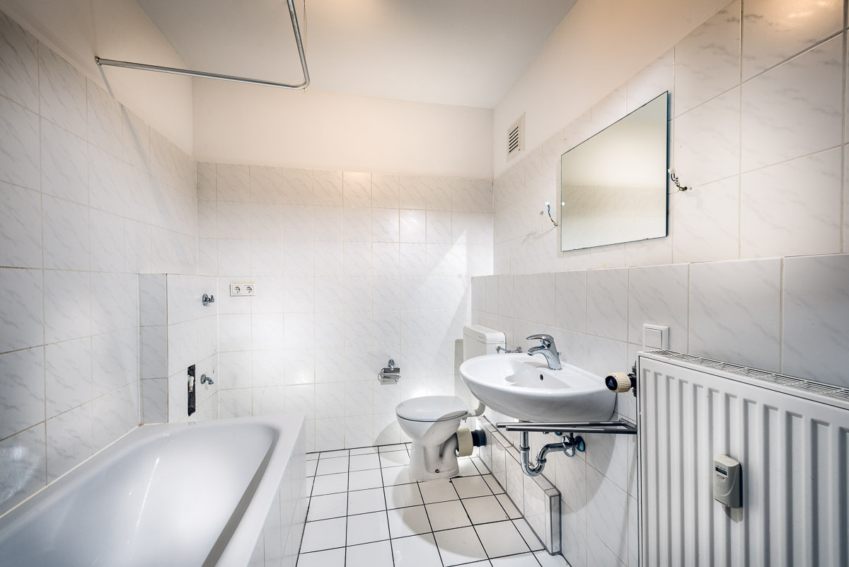 Direkt vom Eigentümer: Helle, moderne 2-Zimmer-Wohnung mit Balkon! - Badezimmer