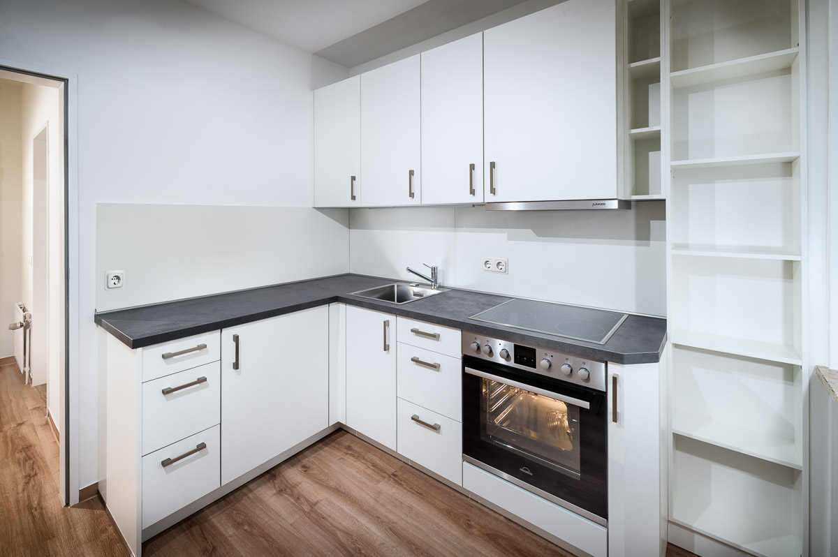 altenbrueckstr-15-duesseldorf-1og-kueche-tuer-ret-web