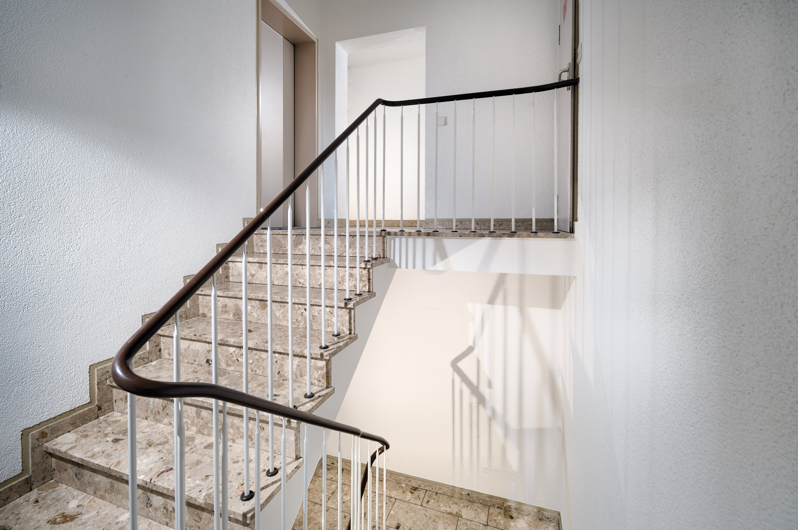 altenbrueckstr-15-duesseldorf-1og-treppenhaus-druck