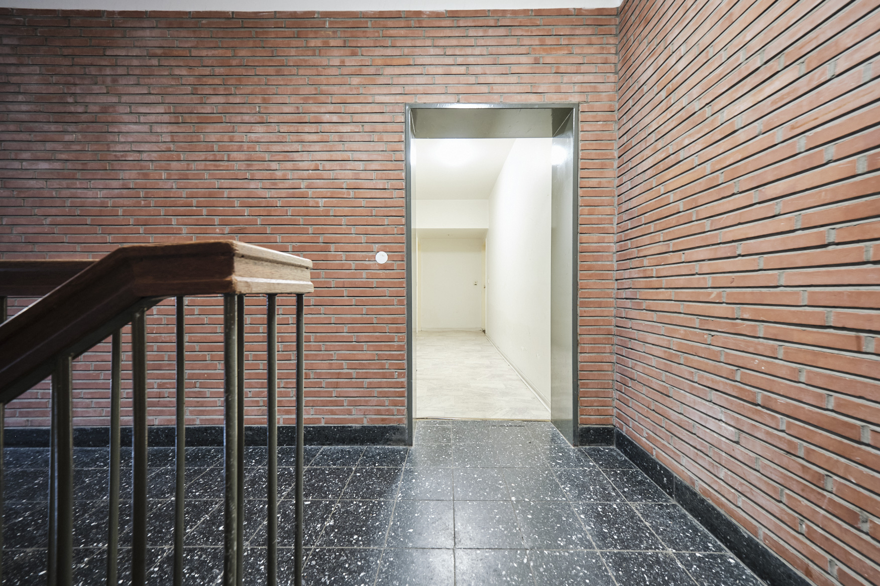 Direkt vom Eigentümer: helle und charmante Wohnung in gepflegtem Umfeld - Flur